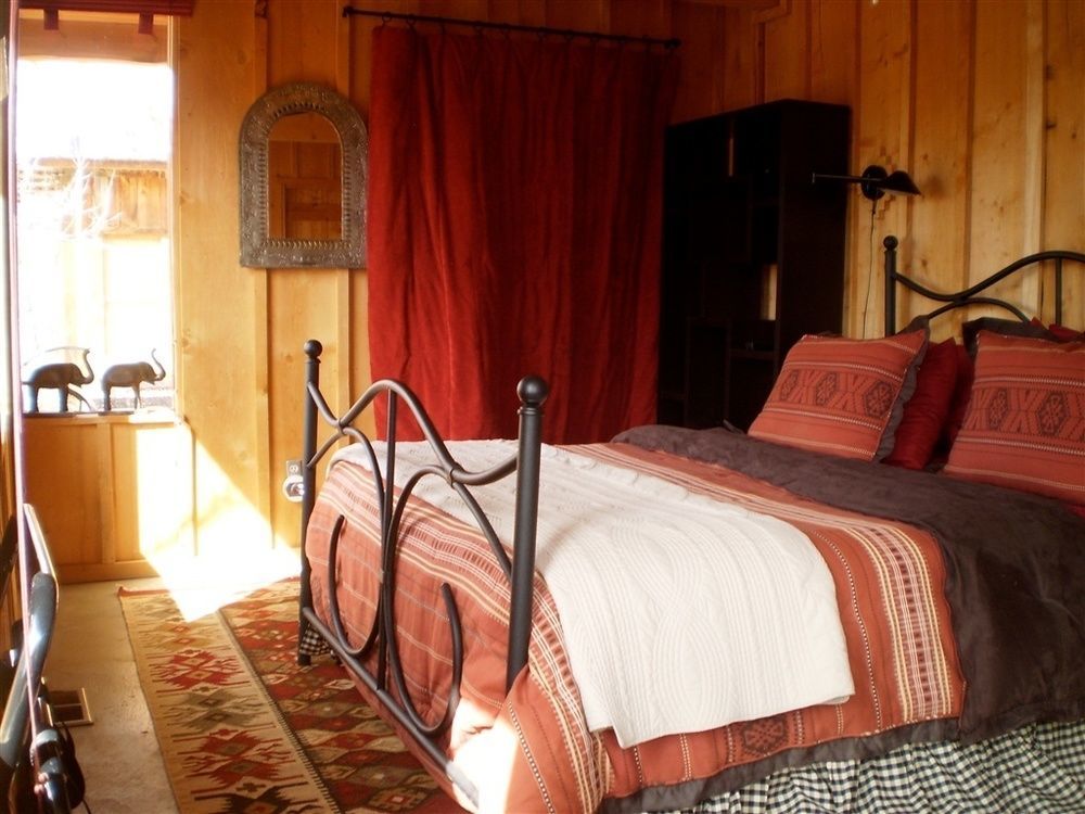 Silver River Adobe Inn Bed And Breakfast Farmington Extérieur photo